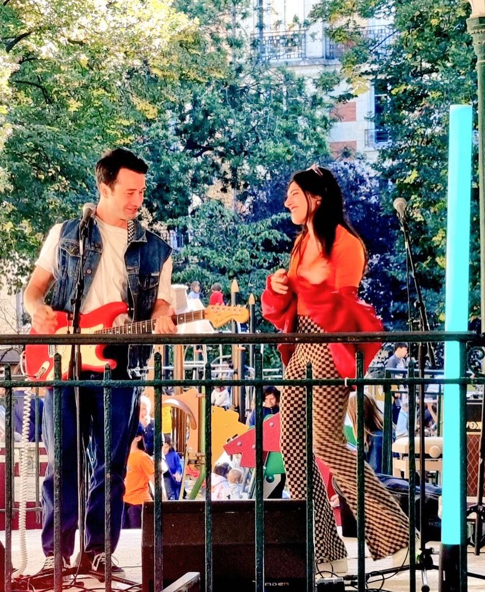 Jules Jaconelli (@julesjaconelli) on Twitter photo J'ai passé un très beau samedi après-midi a jouer mes chansons au festival <a href="/Kiosquorama/">Kiosquorama</a> ... Merci encore a ma chère Déborah de m'avoir rejoint sur scène ! J'ai passé un très beau samedi après-midi a jouer mes chansons au festival <a href="/Kiosquorama/">Kiosquorama</a> ... Merci encore a ma chère Déborah de m'avoir rejoint sur scène !