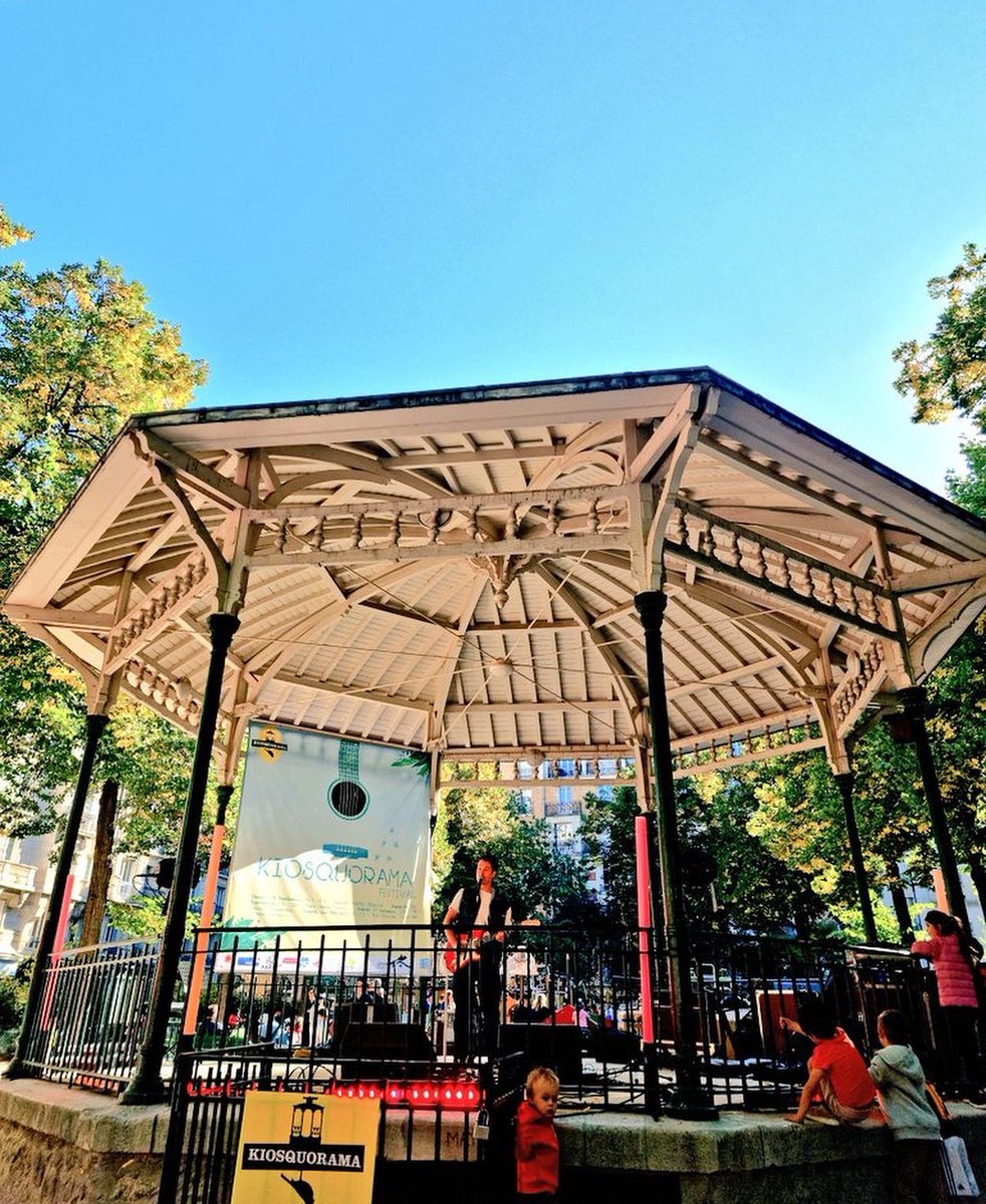 julesjaconelli's tweet photo. J'ai passé un très beau samedi après-midi a jouer mes chansons au festival @Kiosquorama ... Merci encore a ma chère Déborah de m'avoir rejoint sur scène ! https://t.co/ZupGe2UK14