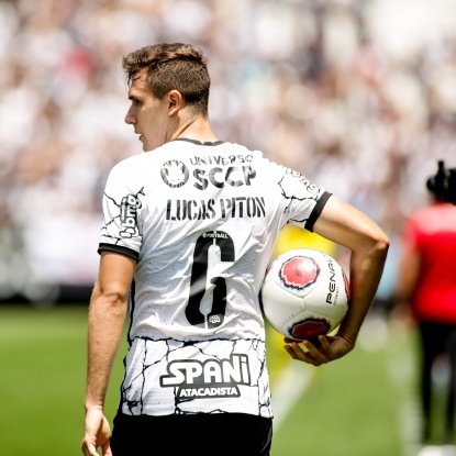 sccpinsider's tweet photo. 🏆 No jogo contra o América-MG, na tarde de ontem, Lucas Piton atingiu a expressiva marca de 1️⃣0️⃣0️⃣ jogos com o manto alvinegro.

Da primeira partida até agora, o lateral e cria do terrão de 21 anos registrou 2 gols e 11 assistencias. https://t.co/pEo0BHkZid