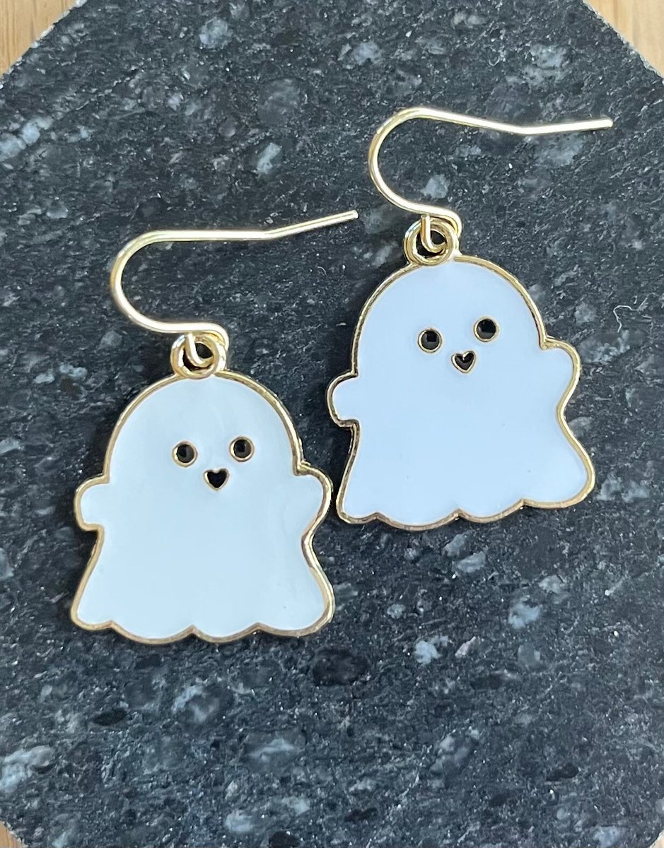 caverin1's tweet photo. Excited to share the latest addition to my #etsy shop: Cute Spooky Ghost Earrings https://t.co/3Z3oUnFd5K #white #gold #no #earlobe #costume #spooky #whiteghost #cute #halloween https://t.co/mOlYflH0wo