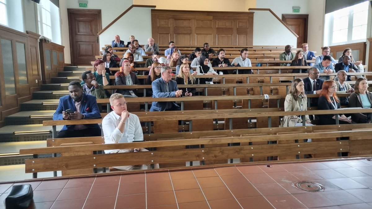 RwandaInPoland's tweet photo. 19/09/22:This afternoon, a #Rwanda-n researcher @Reflow_esr5, successfully defended his PhD @Pwr_wroclaw
@MSCActions.HE. Amb prof.@ashyaka participated his public defense. His research was on waste ressources valorization to conventional fertilizers.
@Uni_Rwanda.@RwandaMFA https://t.co/r8AHVQFyk4