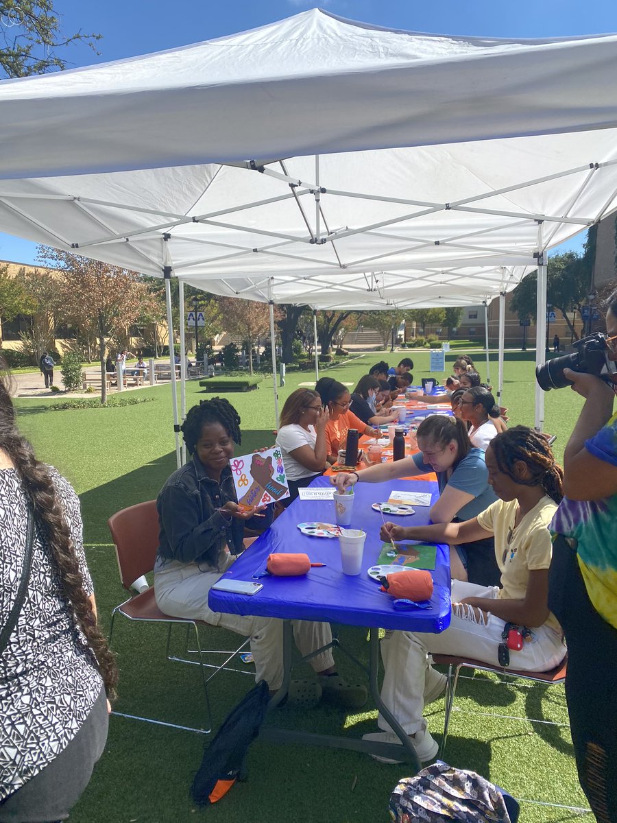 DeanHSnow's tweet photo. National Hazing Prevention Week #paintingwithatwist is happening now on Brazos Park! Join us until 1! #thesehandsdonthaze #UTACares https://t.co/iKM7oAcIBD