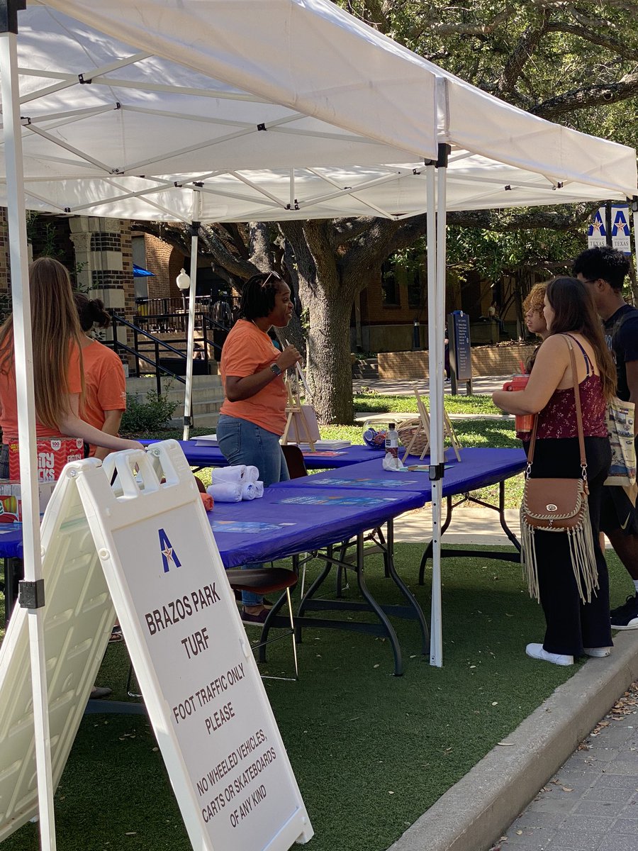 DeanHSnow's tweet photo. National Hazing Prevention Week #paintingwithatwist is happening now on Brazos Park! Join us until 1! #thesehandsdonthaze #UTACares https://t.co/iKM7oAcIBD