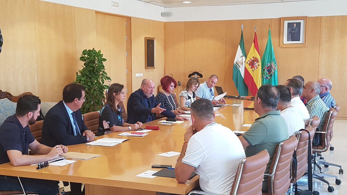 isabel_ambrosio's tweet photo. Esta mañana he acompañado al #TaxiAndaluz al encuentro con el P. @FAMPcomunica para trasladarle su preocupación y malestar ante la próxima regulación de los VTC desde @AndaluciaJunta @FomentoAND @FAAT_Andalucia @EliteTaxiSevil1 @EliteTaxiMalaga @unitaximalaga #UATA @taxiunionmlg https://t.co/hXHcg1mFoO