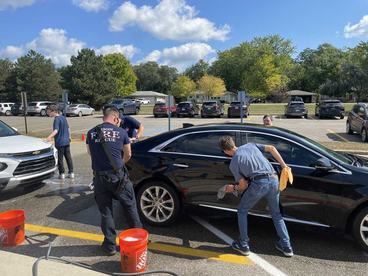 LkOrionSchools's tweet photo. The @OrionFireDept is supporting the @PineTreeCenter PHASES students and assisting in today’s car wash. https://t.co/0UyI6fsWzb
