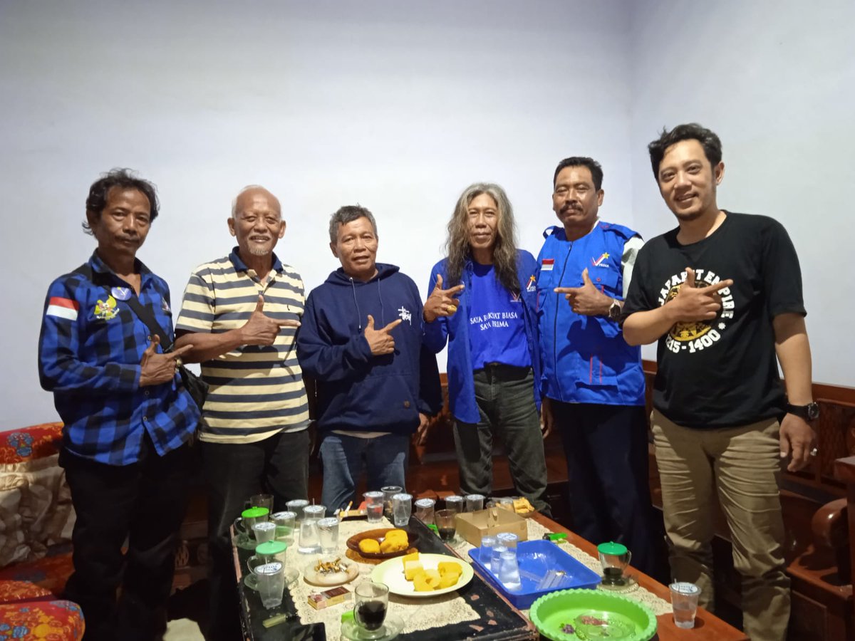 KisablengSamino's tweet photo. Rahayu mugio Gusti Allah  mencurahkan Rejeki dari segala penjuru dalam kasih dan perlindunganya https://t.co/G0pHc2r3Fe