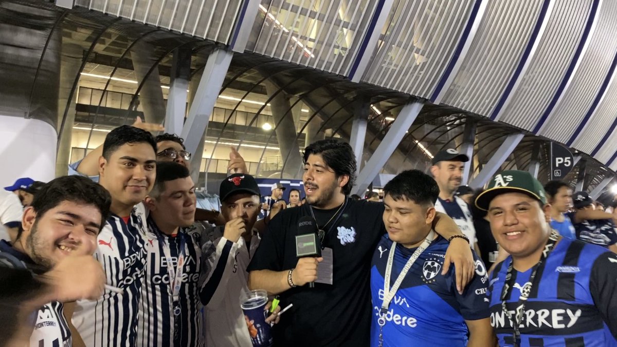 adrianroman32's tweet photo. Venid a mi. #Estadiando 🏟️ https://t.co/G7mATS7Mcd
