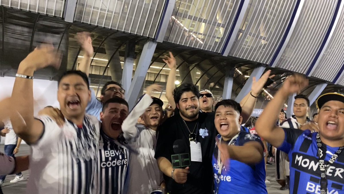adrianroman32's tweet photo. Venid a mi. #Estadiando 🏟️ https://t.co/G7mATS7Mcd