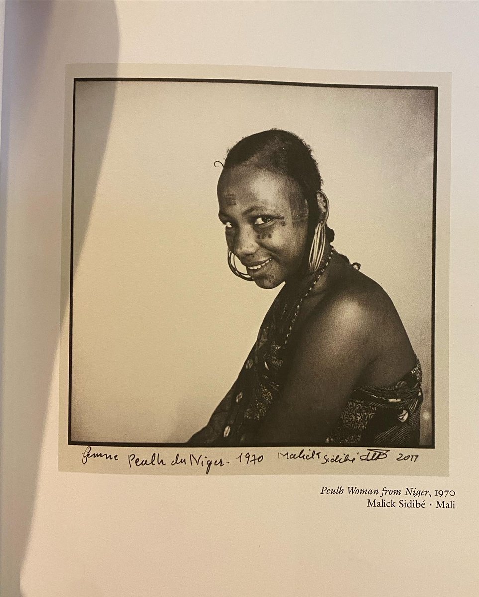 caribeanarchive's tweet photo. Caribbean Archive is in Abidjan, Côte d’Ivoire. We are reading “The African Lookbook” by Catherine McKinley. This book is providing us a historical language on fashion and ways of being in West Africa particularly in Côte d’Ivoire. https://t.co/mZOAQoehZI
