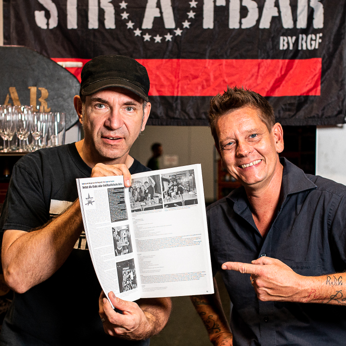 Bin spät dran. Das Mind The Gap-Fanzine (Nr. 24) ist schon seit Aug. draußen. Wer es nicht schon hat, sollte es sich holen, um z.B. von #Östro430, #Razors, #CharlyHübner, <a href="/Fratz666/">Name darf nicht leer sein</a>, #StefanMarquard, ... zu lesen. Von mir gibt es auch wieder einen kleinen Text plus Rezept.     1/2