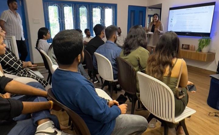 ABVPVoice's tweet photo. Glimpses of the start-up workshop which was organised in Indore by @SavishkarMP for founders and aspirating entrepreneurs of Madhya Bharat to give them in-depth understanding of marketing through social media towards becoming the next big digital brand. https://t.co/8vlZ5HLTBF
