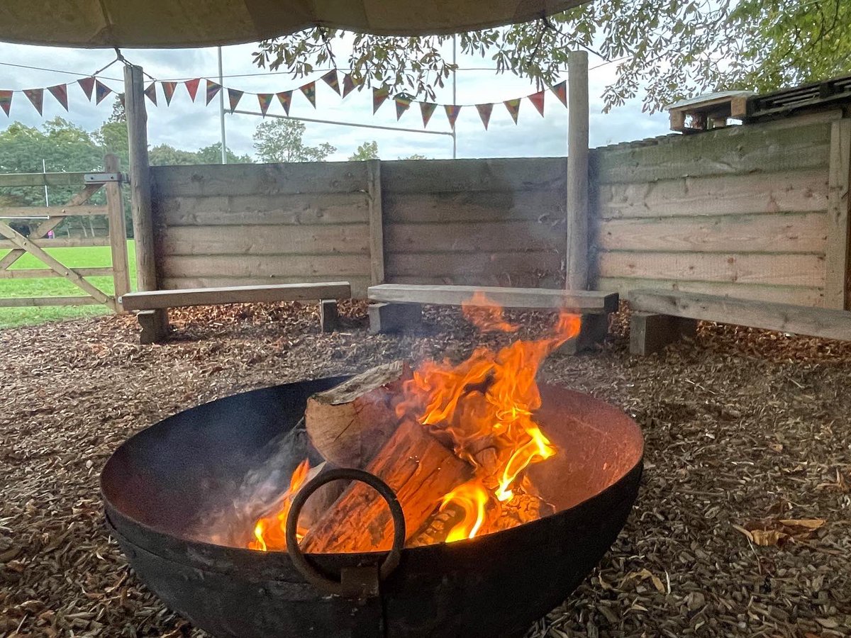 andytheedom's tweet photo. Monday evening firepit #monday #bankholiday #firepit #cookingonfire https://t.co/KBX5mNqJ4s