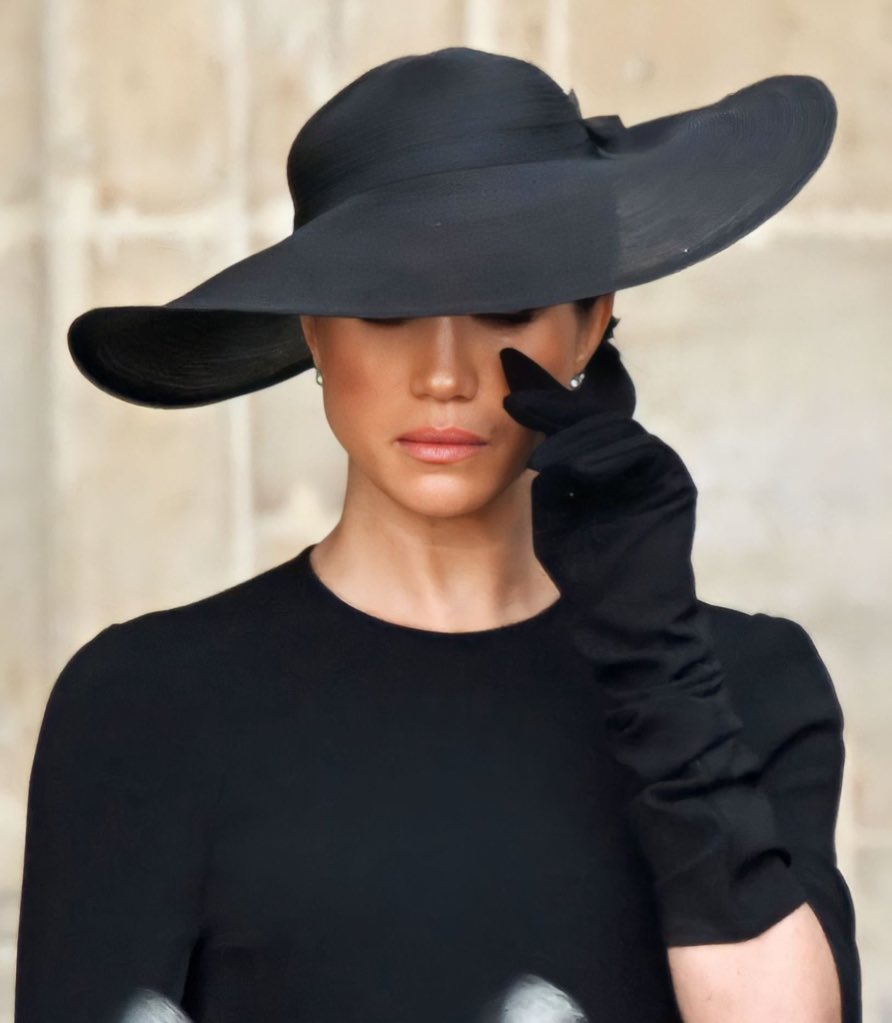 PopCulture2000s's tweet image. why she ate