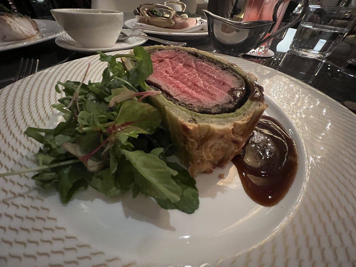 Nice Beef wellington in Gordon Ramsay’s restaurant https://t.co/S3ZvbUdhhN