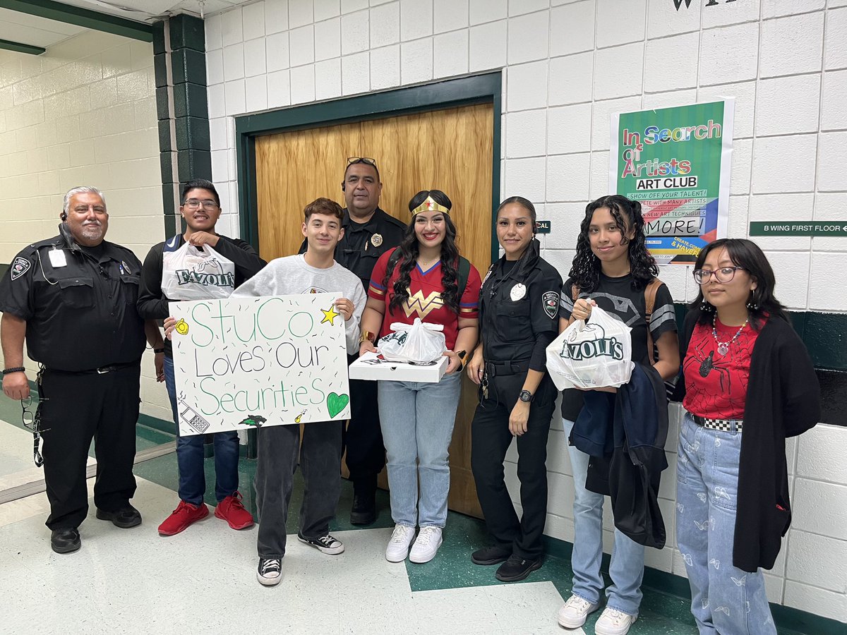 PSJAMemorial's tweet image. A big Wolverine Country student council THANK YOU to our security officers.

The student leaders treated the team to a Fazoli’s ultimate family meal lunch. 

#SecurityOfficerAppreciationWeek