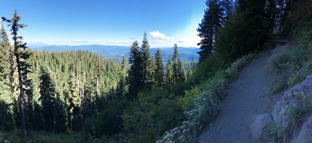 ForestServiceNW's tweet photo. There’s something in the quiet beauty of the mountains & rivers & forests that draw you for another adventure.
#MondayMotivation https://t.co/WuTjTiSPII