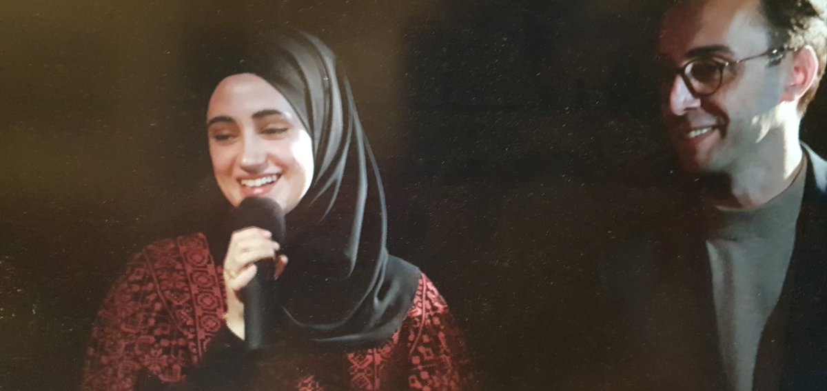 JuedischeWitze's tweet photo. Erste Teilnehmerin am #Hackathron gegen Antisemitismus in #Hamburg live

Sie erzählte kurz von Yed Vashem und singt  und spielt für uns.

#Hackathron gegen Antisemitismus in #Hamburg live https://t.co/03baC151Ye