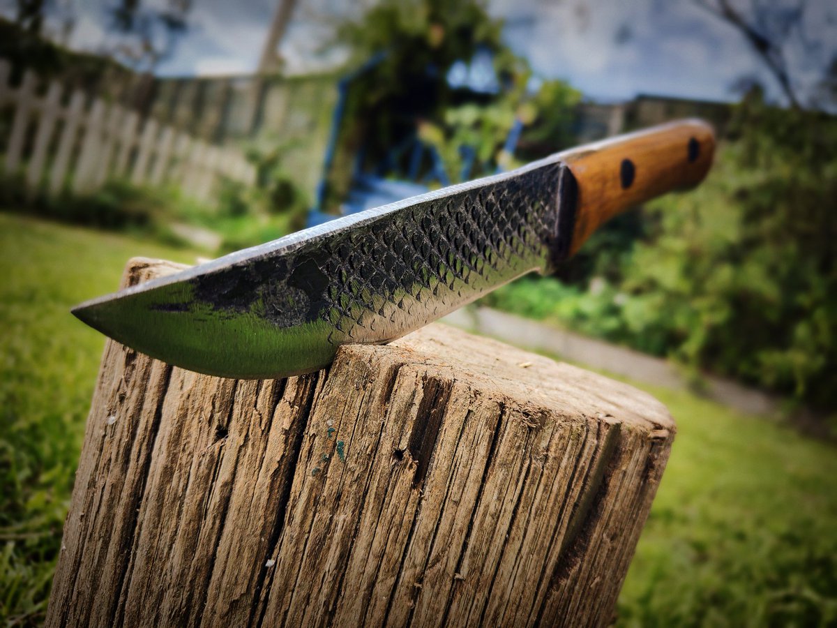 SmithySmiling's tweet photo. File blade complete 😀
Tool steel blade, wooden handle and resin pin caps 😍
#blacksmith #bladesmith #handforged #handforgedblade #handforgedknife #bushcraft https://t.co/zRkovYAxDy