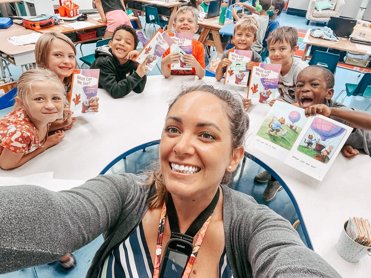 1stgradehooray's tweet photo. Small groups begin this week and I’m not the only one who is excited!! 🥰📚🎉 #yaybooks #iteachfirst https://t.co/qJPJbxTYIC