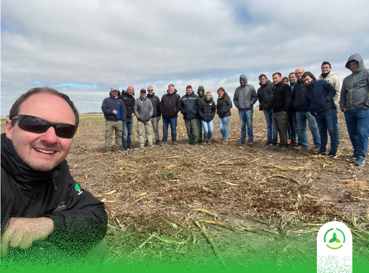 AgroconsultorSA's tweet photo. Arrancamos la semana a puro intercambio de ideas 💡🧠🌿. 

Recorrimos tratamientos de control de #Ramanegra en #barbecho, donde analizamos posible pérdida de susceptibilidad a activos, sobre parcelas del #MIBDiegodeAlvear y ensayos propios. https://t.co/XtL1efCGQ5