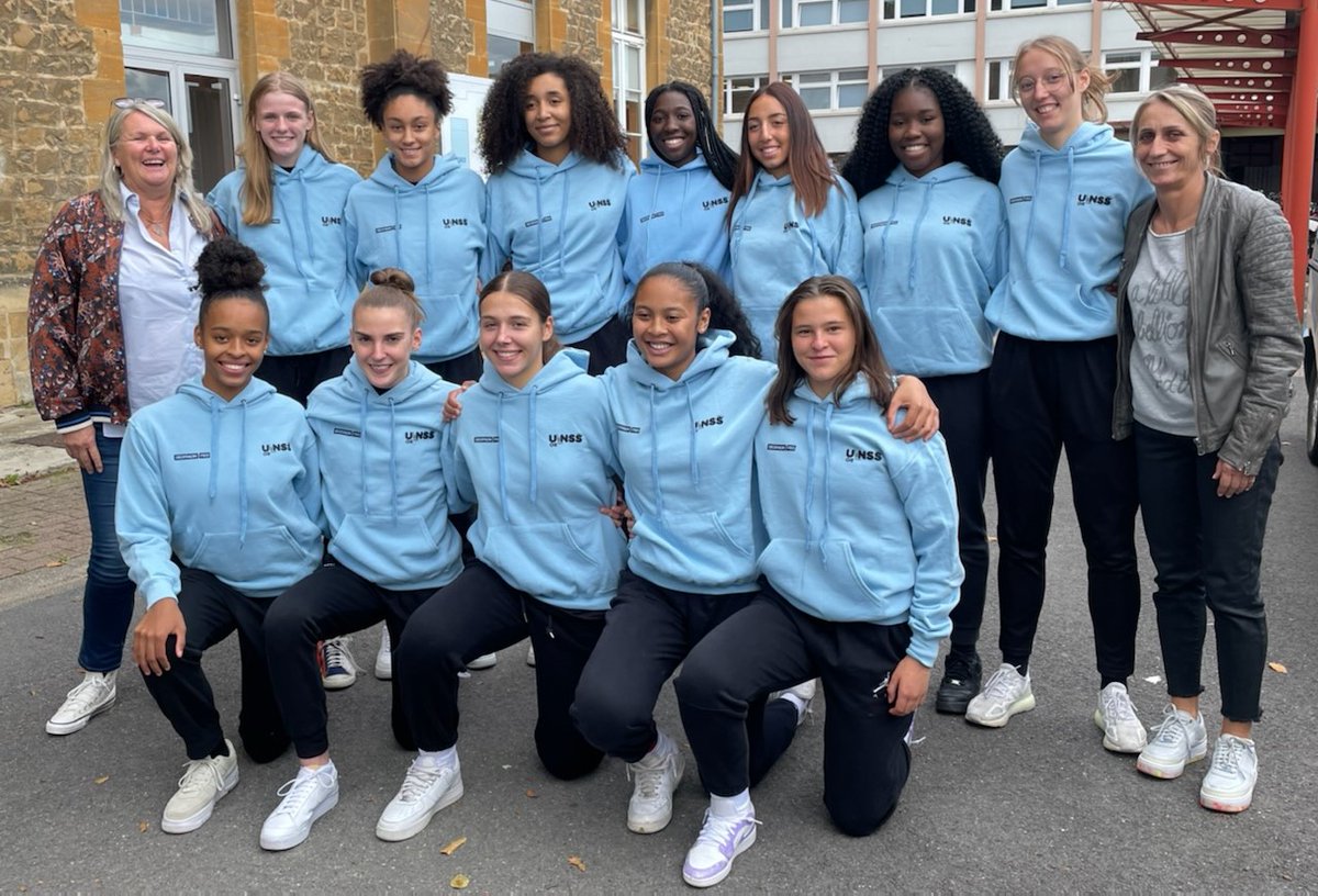 Direction Belgrade✈️
Les élèves du lycée Monge vont représenter la France aux championnats du monde scolaire de basket féminin🏀 <a href="/ISFsports/">@isfsports</a>  Une aventure sportive rendue possible grâce à <a href="/unss/">UNSS_National</a> <a href="/UNSSReims/">UNSS Reims</a> <a href="/UNSS_Ardennes/">UNSS Ardennes</a> <a href="/regiongrandest/">Région Grand Est</a> <a href="/AcReims/">Académie de Reims</a> <a href="/FlammesCarolo/">Flammes Carolo</a>