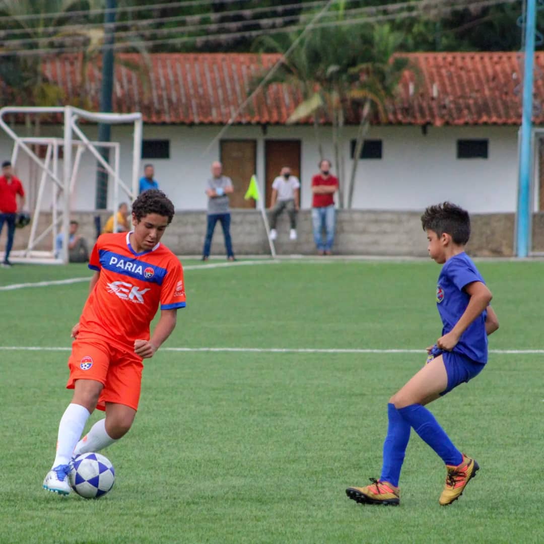 PariaSport's tweet photo. El pasado viernes disputamos nuestros primeros partidos amistosos de las categorías sub-17, sub-15 y sub-13 como preparación a la temporada 2022-2023 frente a @AtleticoVzla 

#Amistoso #FutbolEnCaracas #Fútbol #VamosPariaSport #SomosPariaSport https://t.co/M210GTIxjm