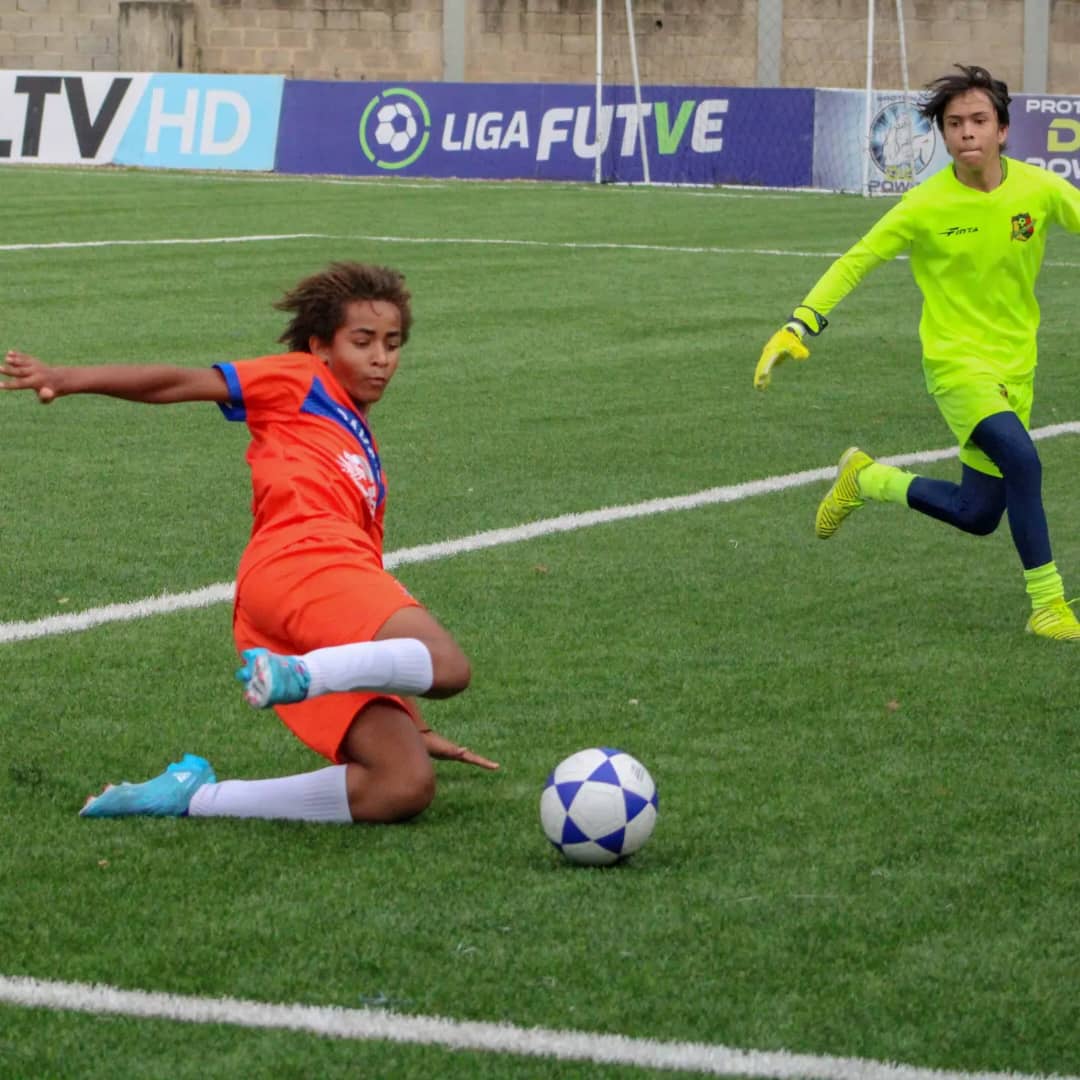 PariaSport's tweet photo. El pasado viernes disputamos nuestros primeros partidos amistosos de las categorías sub-17, sub-15 y sub-13 como preparación a la temporada 2022-2023 frente a @AtleticoVzla 

#Amistoso #FutbolEnCaracas #Fútbol #VamosPariaSport #SomosPariaSport https://t.co/M210GTIxjm