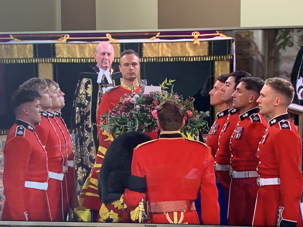 Aary328's tweet photo. To the 10 men dressed in red in this photo, 8 of which, quite literally had so much responsibility on their shoulders, you have the gratitude of nations for looking after our Queen. If I have the honour of being amongst you and you are short of a beer, my answer will be how many? https://t.co/bys1lbemYr