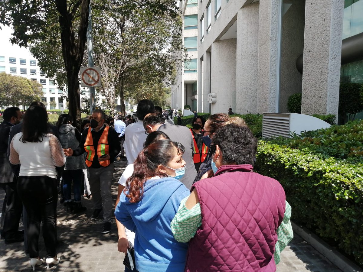 SeguritechGrupo's tweet photo. Seguritech participa en el #SimulacroNacional2022.
Somos una empresa comprometida con la cultura de Protección Civil y con la integridad de todos nuestros especialistas.
#SeguritechCuidaDeTi #SeguritechContigo #ADNSeguritech https://t.co/vZFhBdXIsi