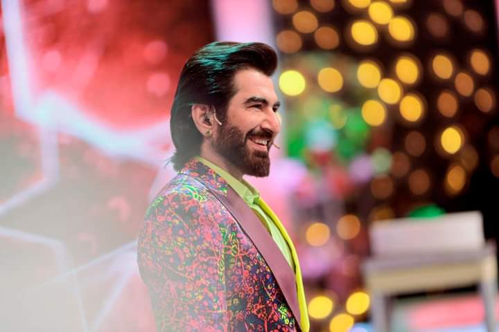 DbdSounak's tweet photo. This man has worked so hard to reach this place today!! Without insulting anyone!! 
ACTING AND PERSONALITY DEKHE FAN HOYECHI !! #JEET 
💖 @jeet30 BOSS IS ALWAYS UNIQUE
#JEETHOTESOBAIPARENA https://t.co/V98HP5e5dh
