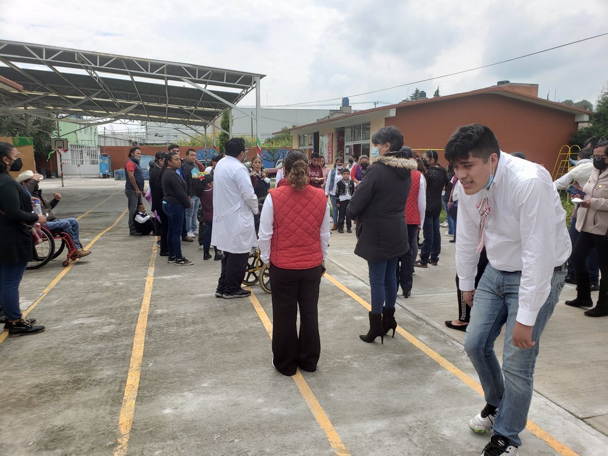cocosgomez's tweet photo. Participación del CAM 72 Profra. Margarita Nieto Herrera, Otzolotepec, México #SimulacroEdomex de forma ordenada y dinámica @geramonro05 @TinocoGRogelio @lucero082 https://t.co/Rq8U5bzqkm