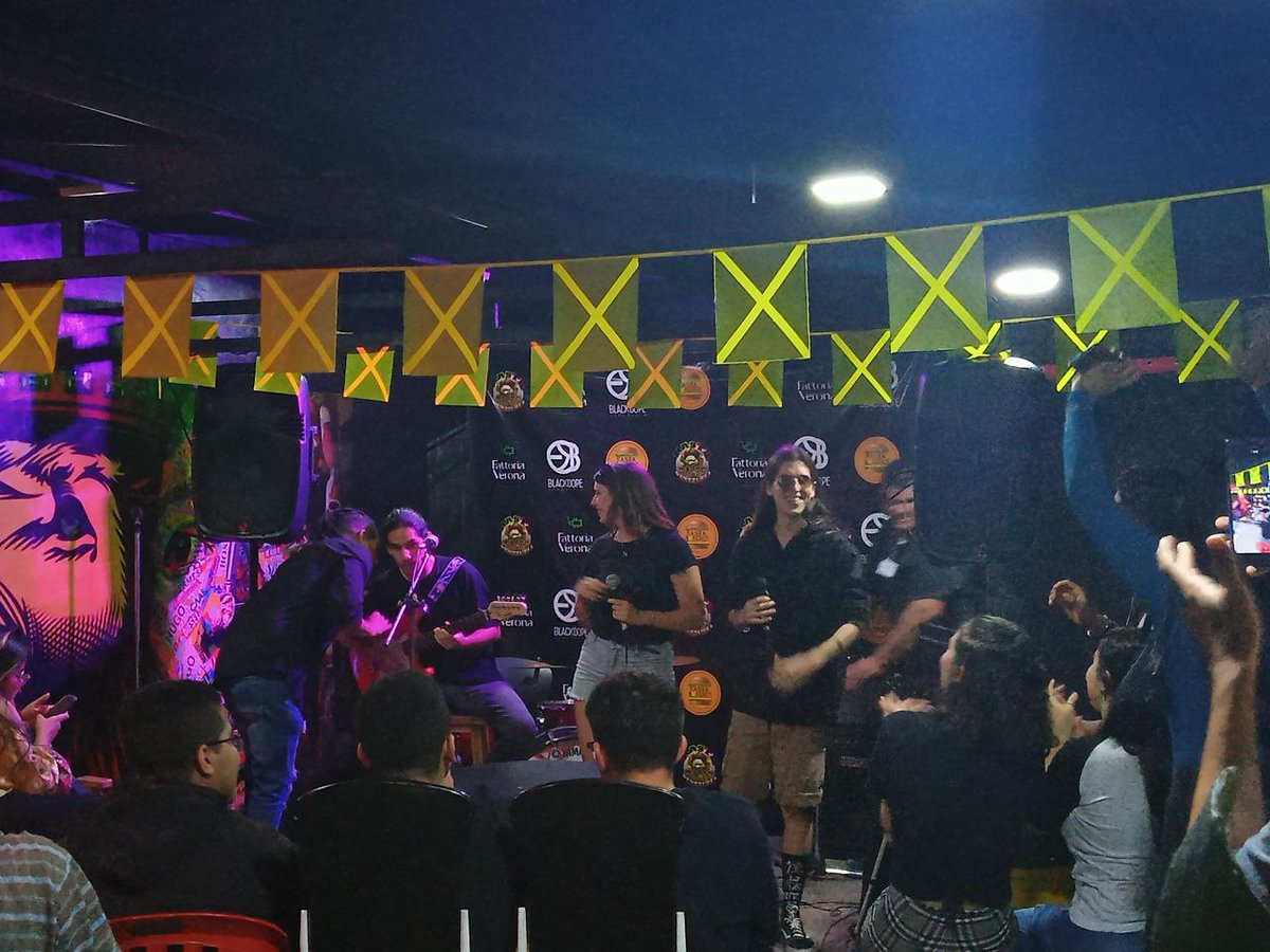 laselvamusical's tweet photo. Fotos de lo que fue su presentación en el #LITTLESHOW en #rastaburguer  #BadBunny #laselvamusical #carabobo #isabelica https://t.co/JOfU8tqozm