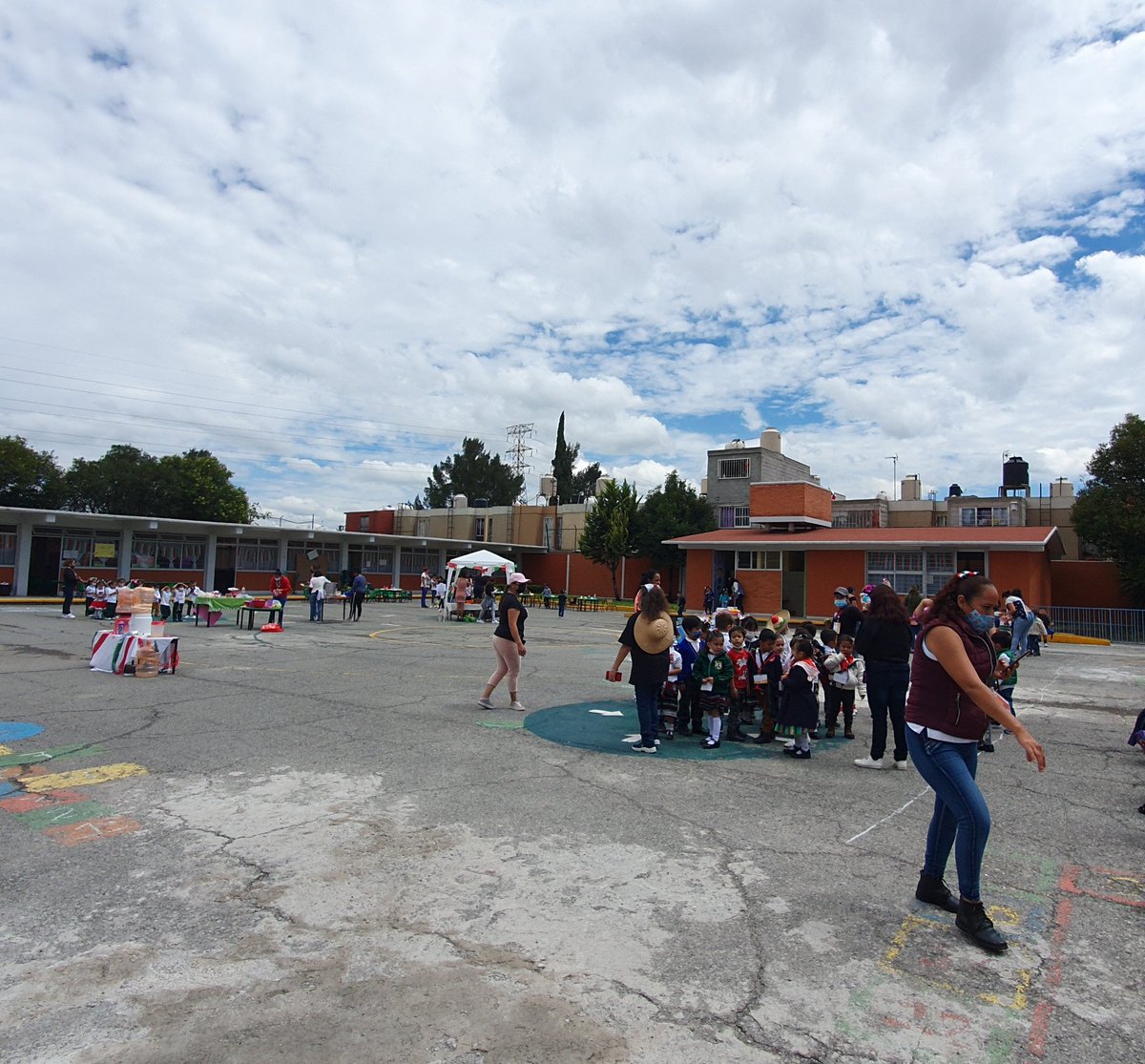 2706Laura's tweet photo. #SimulacroEdoméx2022 
El JN José María Velasco CCT 15EJN3885R Z.E. J033 de la SREBE se une a las actividades de prevención de desastres con la realización del Simulacro Nacional participando alumnos, docentes y padres de familia.  @geramonro05 @TinocoGRogelio  @Alfonso64922707 https://t.co/wxMxUG5t8b
