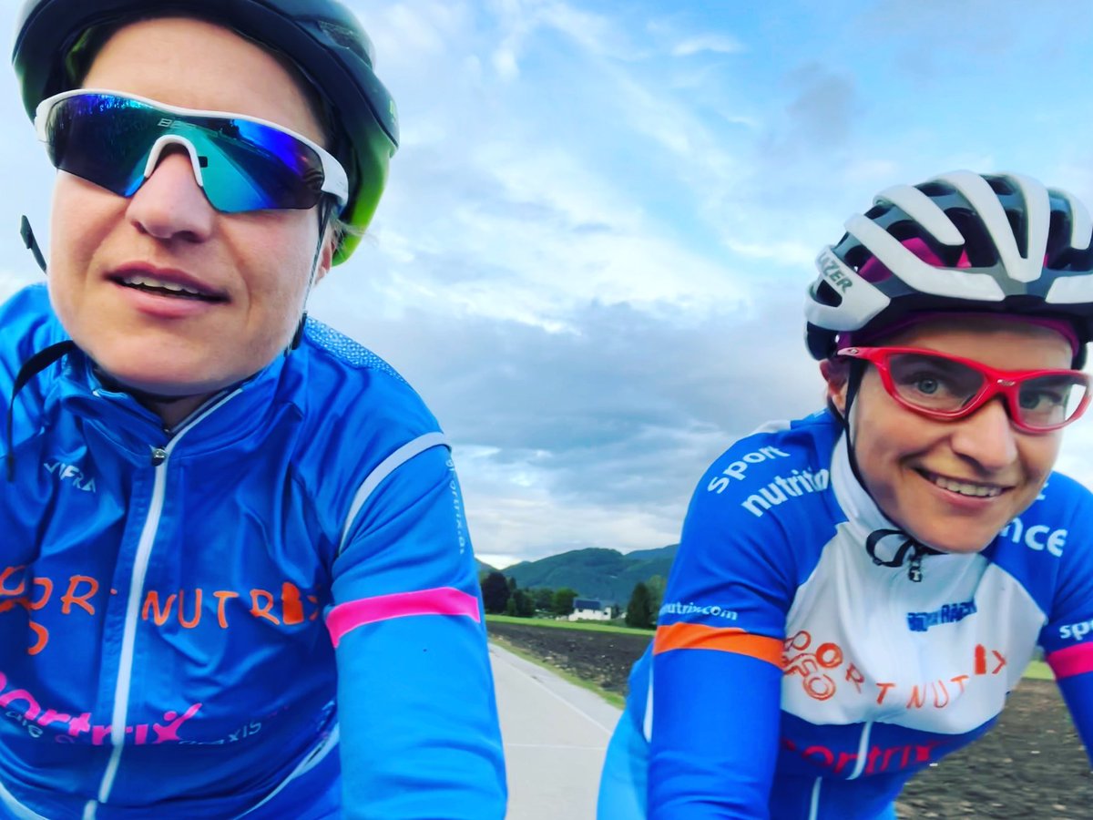 j_haudum's tweet photo. Traf meine #Doppelgängerin 😁
Doppelt hält besser. 👭
After work ride.
Happy together.
#birthdayride #twins #gemelle #miazwa #cyclingtwins #cycling #bikeride https://t.co/eavvfikMqM