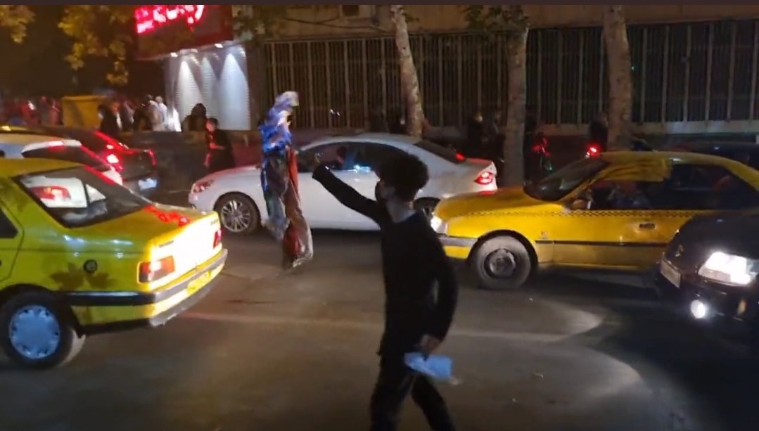 HosseinDalirian's tweet image. 🔴 امشب در تهران پرچم وطن‌ عزیزتر از جان‌مان را به آتش کشیدند و حتما از همین امشب پروژه کشته‌سازی را هم کلید خواهند زد

این، مشی دیرینه #منافقین است، این بار اما بهانه #مهسا_امینی است