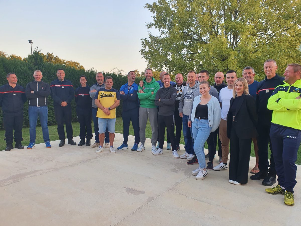 udsp08's tweet photo. Accueil de la délégation de la Somme @sdis80 au CIS Renwez.
12 cyclistes passeront la soirée et la nuit dans notre beau département #Ardennes. Bonne récupération à l'équipe pour une étape de 150 km jusque Longwy demain. @sdis08 @udsp54 @PompiersFR @cnspf2022    #CNSPF2022 https://t.co/korT0fpsT8