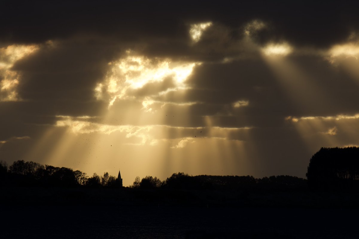 warnerbs's tweet photo. Zonsondergang boven het Veerse meer — sunset over Veere lake #zeeland #zononder https://t.co/UrSeu1Jq1V