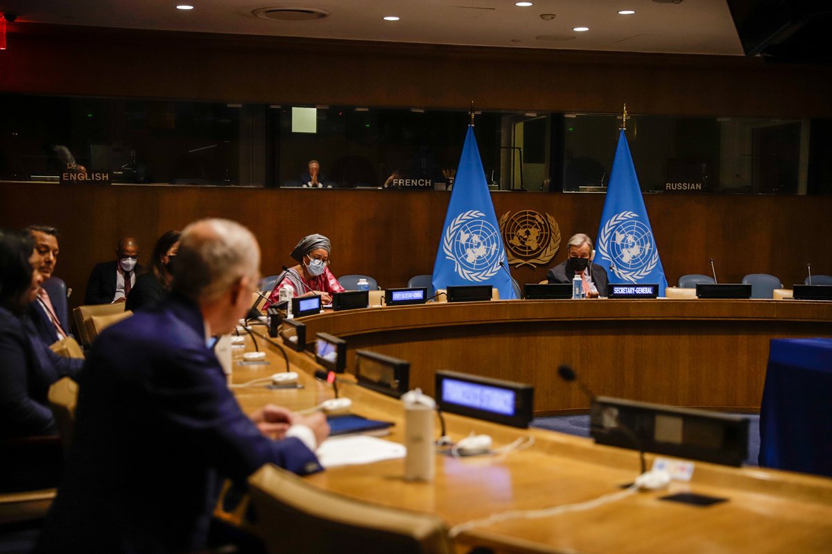 globalcompact's tweet photo. 🌍 What can the private sector do to help overcome our world’s pressing challenges ❓

As part of #UNGA, the UN @globalcompact invited leading CEOs to join @UN Secretary-General @antonioguterres to discuss the role of business in rescuing the #GlobalGoals. 

#UnitingBusiness https://t.co/7U1Lr5tY41