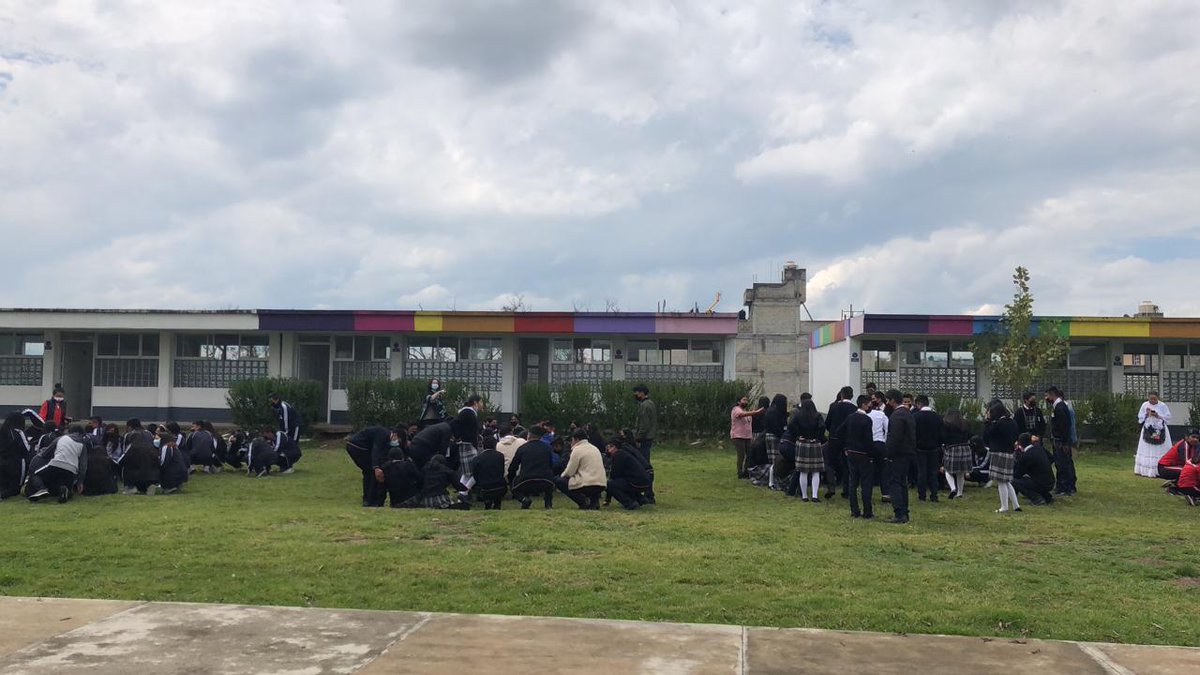 EPO201's tweet photo. Se realiza simulacro de sismo a nivel nacional. Toda la comunidad educativa involucrada en dicha actividad #EPO201 #SimulacroNacional2022 #SimulacroEdomex #AlertaSismica
@pciviledomex @C5Edomex @EPO201 Nuestra participación ayuda a reforzar la cultura de la prevención. https://t.co/nRUs2IfYaV