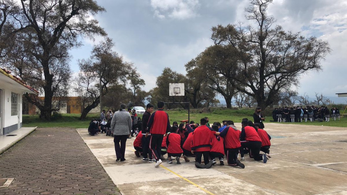 EPO201's tweet photo. Se realiza simulacro de sismo a nivel nacional. Toda la comunidad educativa involucrada en dicha actividad #EPO201 #SimulacroNacional2022 #SimulacroEdomex #AlertaSismica
@pciviledomex @C5Edomex @EPO201 Nuestra participación ayuda a reforzar la cultura de la prevención. https://t.co/nRUs2IfYaV