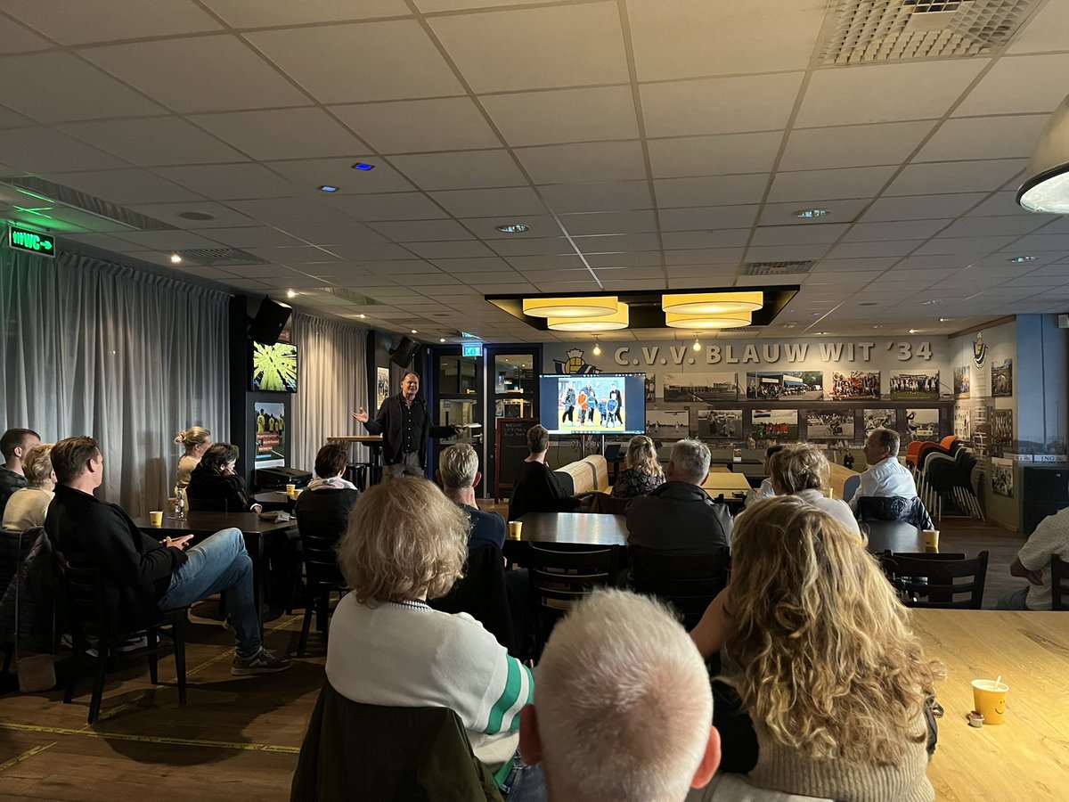 CambuurVerbindt's tweet photo. Mooie ouderbijeenkomst @GTeamBlauwWit34 waar wij ook weer mogen vertellen over de #BijZondereEredivisie seizoen 2022-2023 ⚽️🤩 https://t.co/B0qBAmnW8A