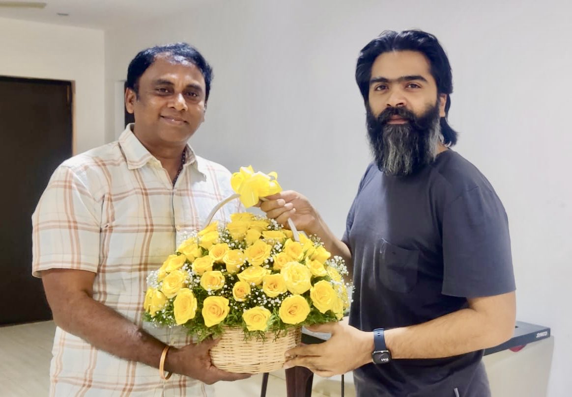 nameis_krishna's tweet photo. Met ⁦@SilambarasanTR_⁩ bro to greet #Vtk victory once again thank you ⁦@menongautham⁩ sir for giving us new screen experience #Venduthanidhadukaadu #Pathuthala ⁦@StudioGreen2⁩  ⁦@kegvraja⁩ ⁦⁦⁦@NehaGnanavel⁩ ⁦⁦⁦@Dhananjayang⁩ https://t.co/w16jPYRDsU