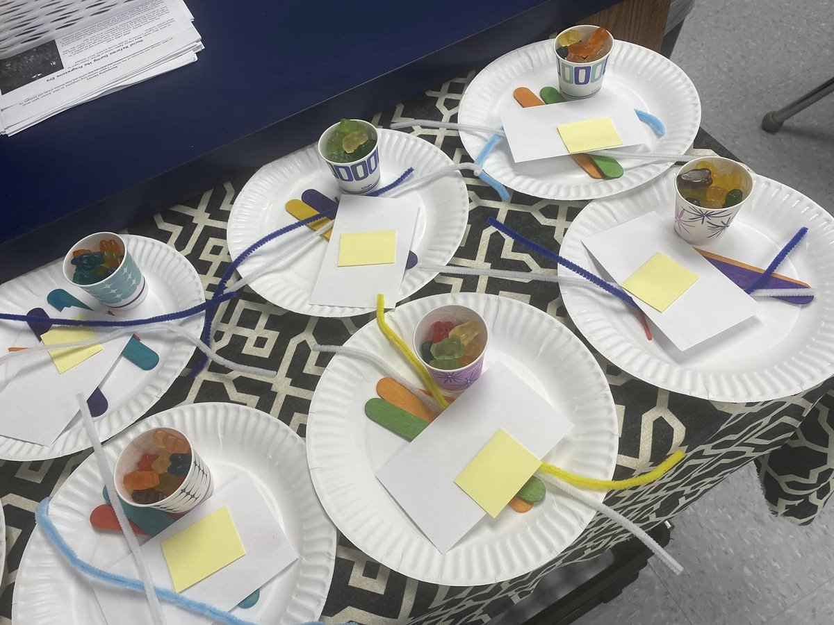 Hands on learning as our Government classes created stations of different gummy governments <a href="/IMChesapeakeHS/">Chesapeake High School</a> #AACPSAwesome