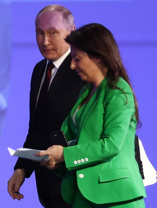 ukrtennis_eng's tweet photo. 🧵 on the left - russian dictator vladimir putin &amp; margarita simonyan, one of main faces of kremlin's propaganda and disinformation. 

what it has to do with #tennis? on the right - tennis trophies won in 2022 by players who "liked" simonyan's pro-war posts on instagram ⬇️ https://t.co/cFzpZMeVHd