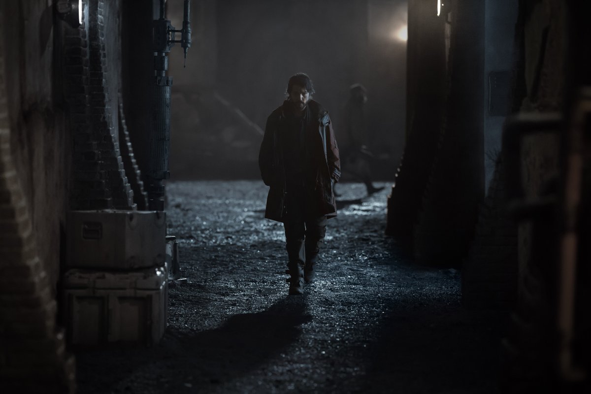 RollingStone's tweet photo. In #Andor, we learn that Cassian is a refugee from an indigenous planet exploited for its resources by the Empire.

For showrunner Gilroy, the backstory gives an in-universe explanation for Luna’s accent &amp; explains one of character's key 'Rogue One' lines. https://t.co/M0XDaakpGJ https://t.co/d85kSf2Ygl