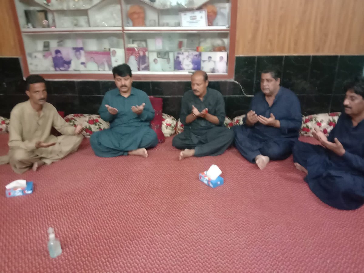 TeamMunwarWasan's tweet photo. رانیپور
پیپلزپارٹی کے رکن سندھ اسمبلی منور علی وسان
جعفری ہاؤس رانیپور  پہنچ کر 
اصغر علی جعفری، غلام اکبر جعفری،اور علی جعفری سے والدہ کے انتقال پر دعا تعزیعت کی اور گہرے دکھ کا اظہار افسوس کیا اور مرحومہ کی مغفرت کے لیے دعا کی۔

@BBhuttoZardari @BakhtawarBZ @AseefaBZ @PPP_Org https://t.co/xU41TlXnwp