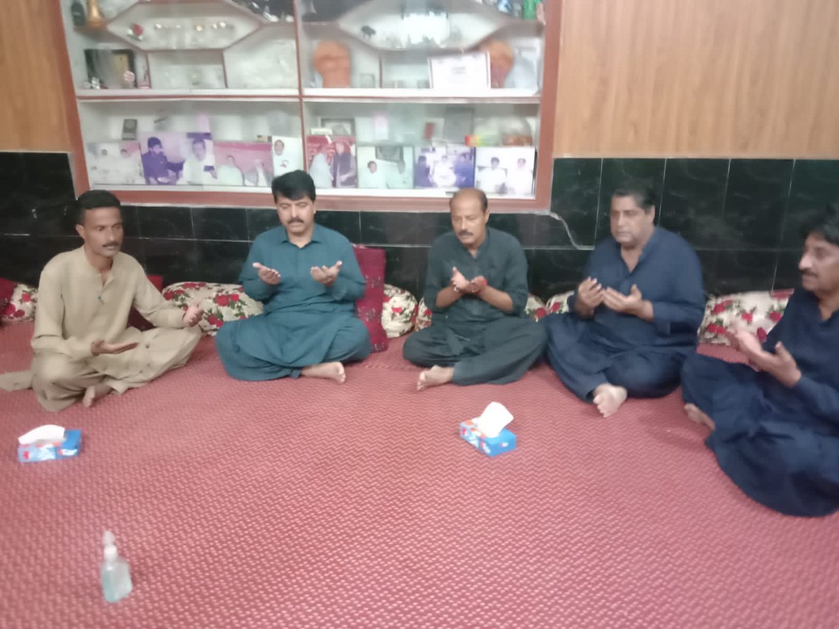 TeamMunwarWasan's tweet photo. رانیپور
پیپلزپارٹی کے رکن سندھ اسمبلی منور علی وسان
جعفری ہاؤس رانیپور  پہنچ کر 
اصغر علی جعفری، غلام اکبر جعفری،اور علی جعفری سے والدہ کے انتقال پر دعا تعزیعت کی اور گہرے دکھ کا اظہار افسوس کیا اور مرحومہ کی مغفرت کے لیے دعا کی۔

@BBhuttoZardari @BakhtawarBZ @AseefaBZ @PPP_Org https://t.co/xU41TlXnwp