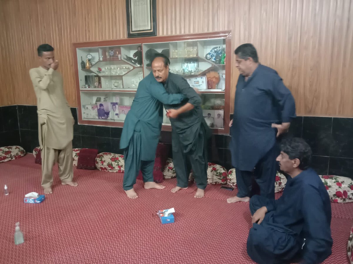 TeamMunwarWasan's tweet photo. رانیپور
پیپلزپارٹی کے رکن سندھ اسمبلی منور علی وسان
جعفری ہاؤس رانیپور  پہنچ کر 
اصغر علی جعفری، غلام اکبر جعفری،اور علی جعفری سے والدہ کے انتقال پر دعا تعزیعت کی اور گہرے دکھ کا اظہار افسوس کیا اور مرحومہ کی مغفرت کے لیے دعا کی۔

@BBhuttoZardari @BakhtawarBZ @AseefaBZ @PPP_Org https://t.co/xU41TlXnwp