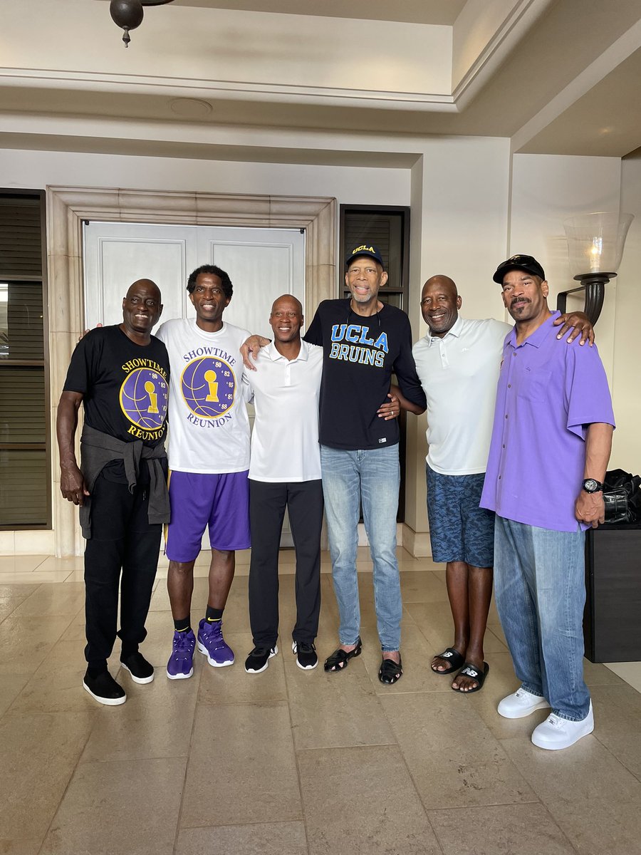 JamesWorthy42's tweet photo. Hard to say goodbye.. one last photo #showtimereunion
@ShowtimeCooper @NBA_Ironman @official_bscott
@kaj33 _
#LarrySpriggs #lakers #showtime #showtimefamily @Lakers https://t.co/FFm5fl6kjl