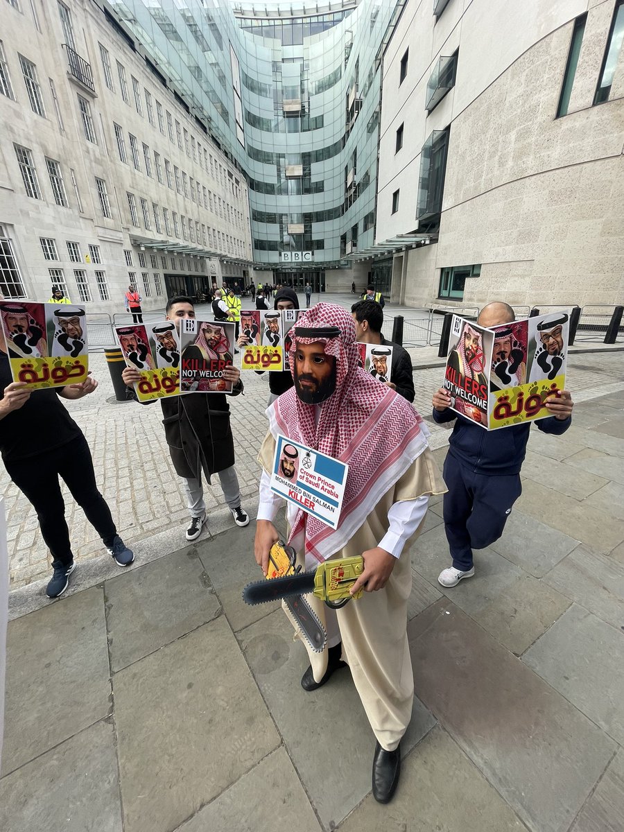 SalmanAl_Khald1's tweet photo. Th WAR CRIMINAL..
The Terrorist..
The MURDERED..
The Killer..
Mohammed Bin Salman are NOT Welcome in UK!!
#MBSNotWelcome
#Khashoggi #ุฌู
ุงู_ุฎุงุดูุฌู
#QueenElizabethIIMemorial
#ุงูููู
_ุงููุทูู_ุงูุณุนูุฏู_92 https://t.co/IRra6PjHQW